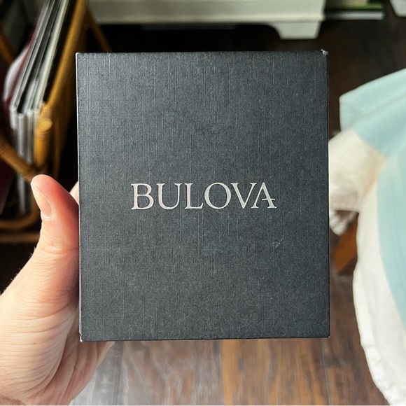 bulova women’s gold wrist watch - Picture 2 of 5